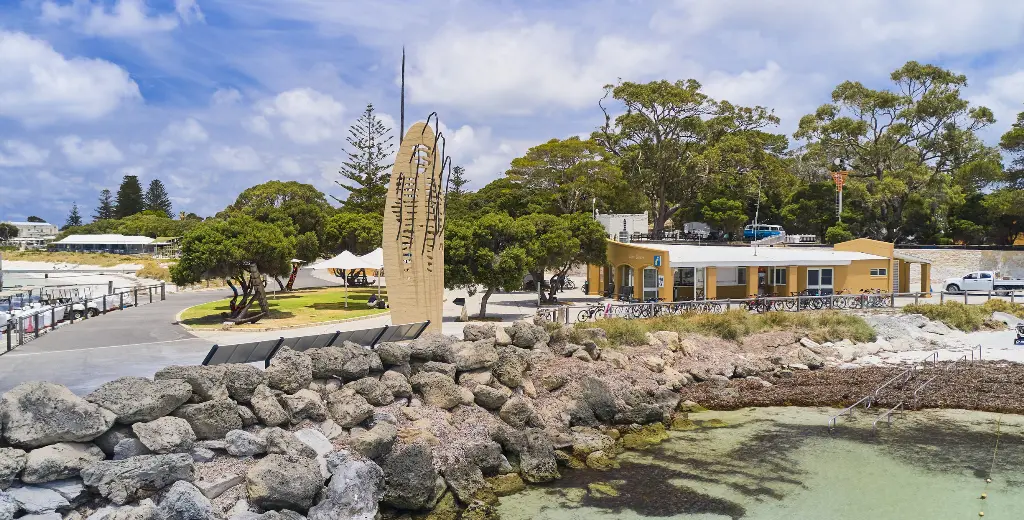 Thomson Bay