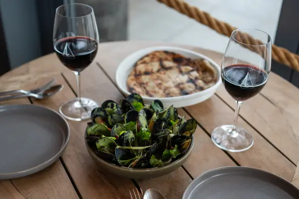 Delicious green curry mussels with flatbread at Lontara