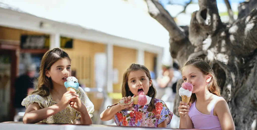 Simmos Rottnest|Three girls enjoying icecream in the mall Thomson Bay