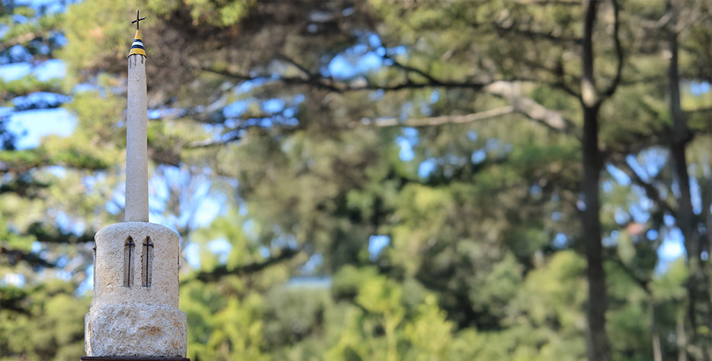 Sculpture named Homage (2019) by artist Lesley Meaney